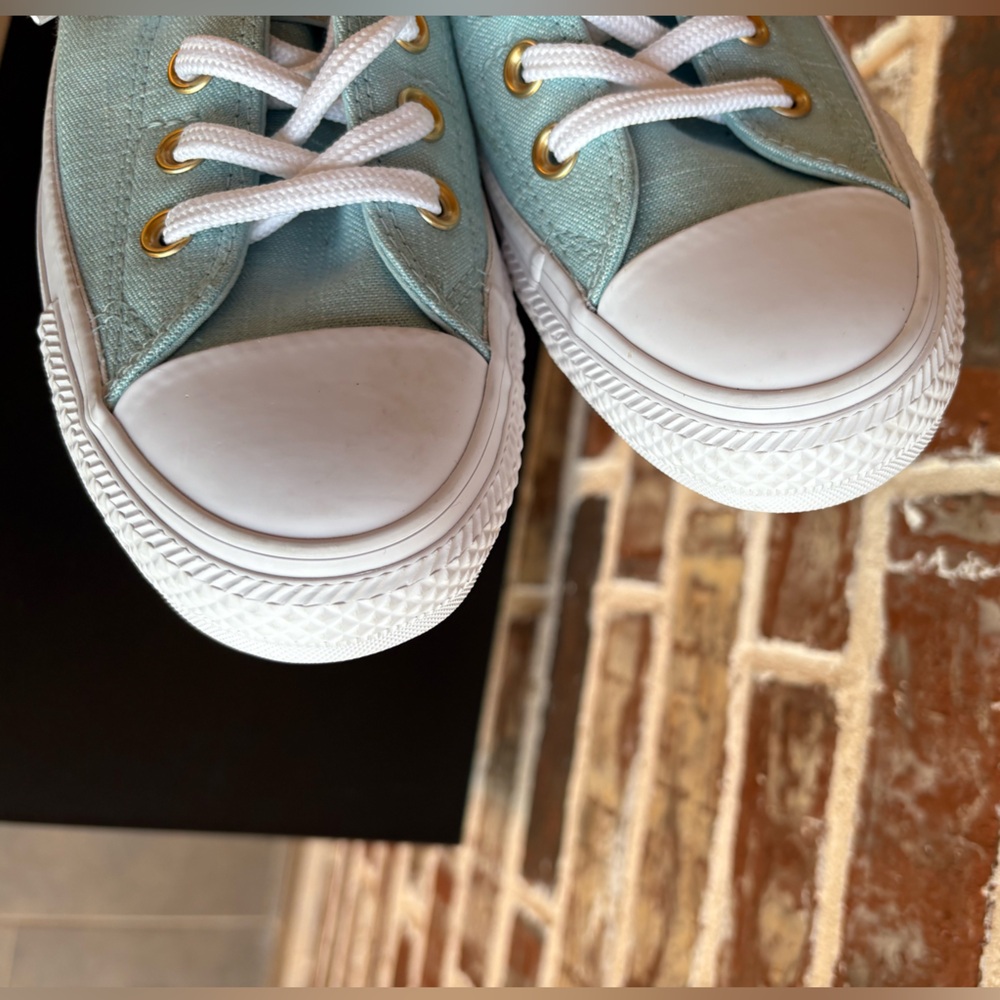 Converse Low Top Sneakers in Light Blue and White, 7.5 - Picture 10 of 16
